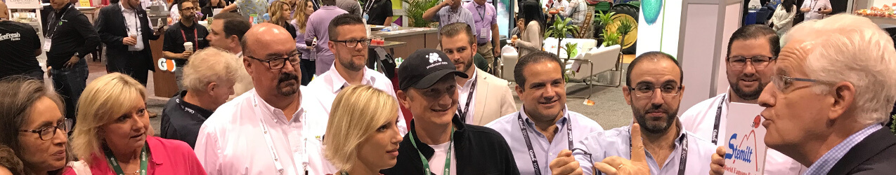 magician at produce trade show