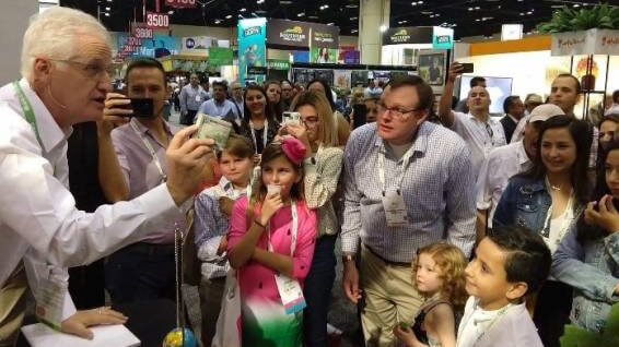 trade show magician in Orlando presents marketing message